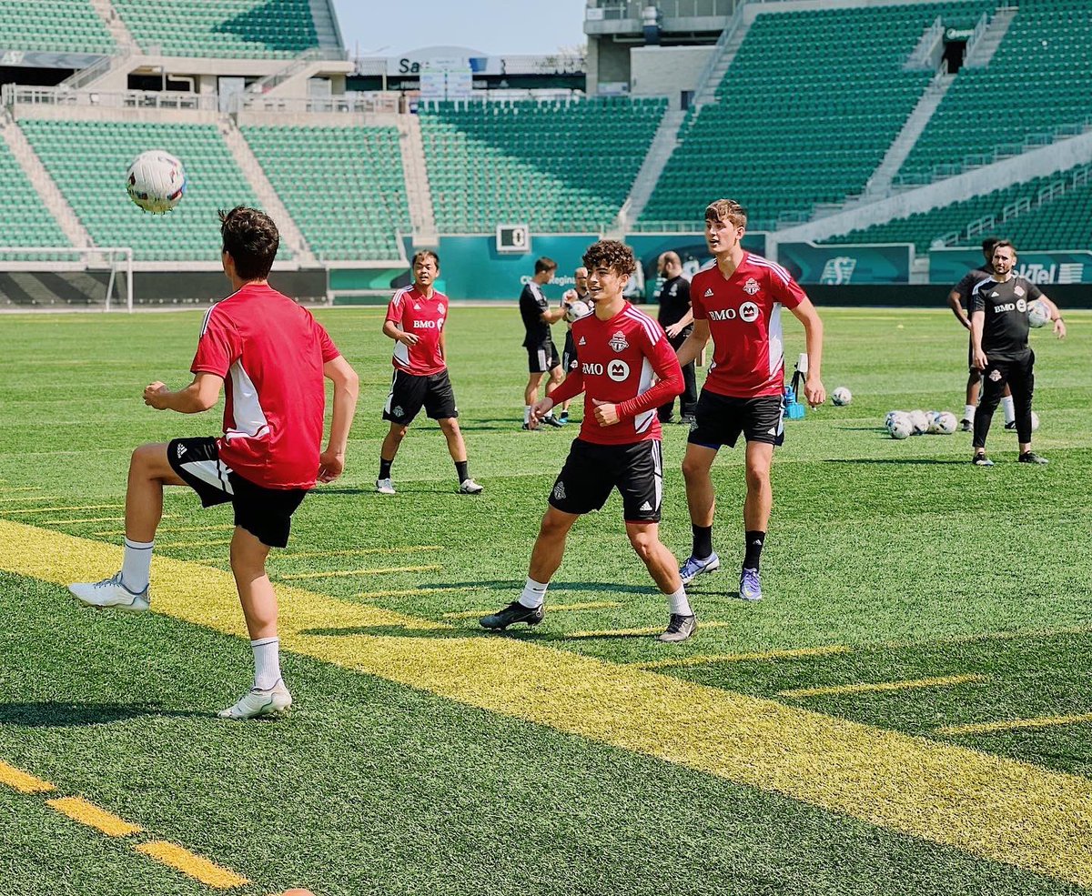 TorontoFCII's tweet photo. Final reps in Regina before we face off against @SunderlandAFC U-23 at Mosaic Stadium tomorrow evening 🇨🇦🏟⚽️ 

#AllForOne | #YoungReds https://t.co/UQfptlefdD