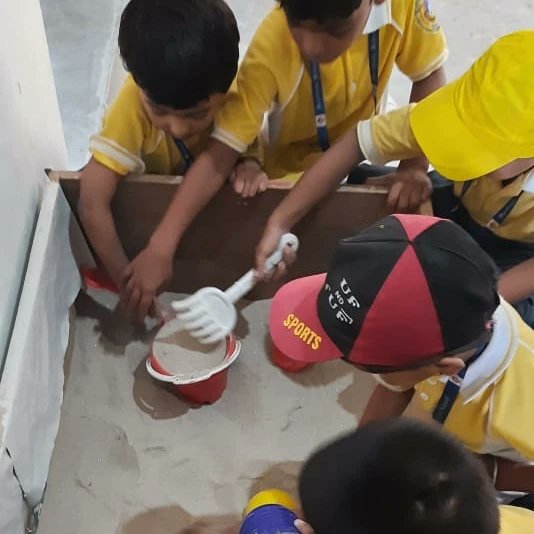 SunbeamDLN's tweet photo. Activity: Sand Play
Class: KG1

#SunbeamSchool 
#Dildarnagar 
#learningwithfun
#activitybasedlearning https://t.co/hluyBidNrr