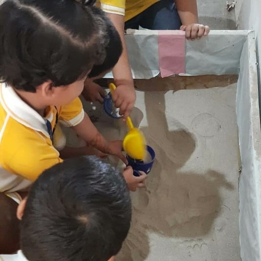 SunbeamDLN's tweet photo. Activity: Sand Play
Class: KG1

#SunbeamSchool 
#Dildarnagar 
#learningwithfun
#activitybasedlearning https://t.co/hluyBidNrr