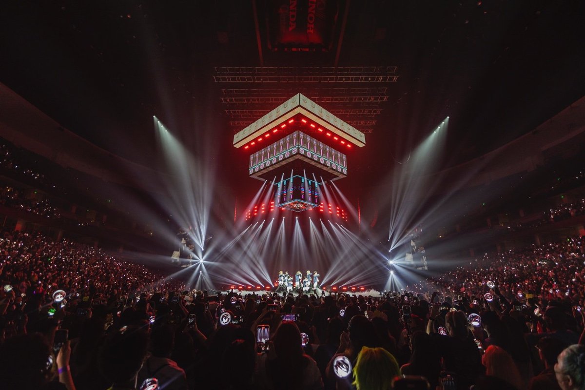 besitoskz's tweet photo. @vmas stray kids. no discussion needed. https://t.co/jfd1BSLGEo