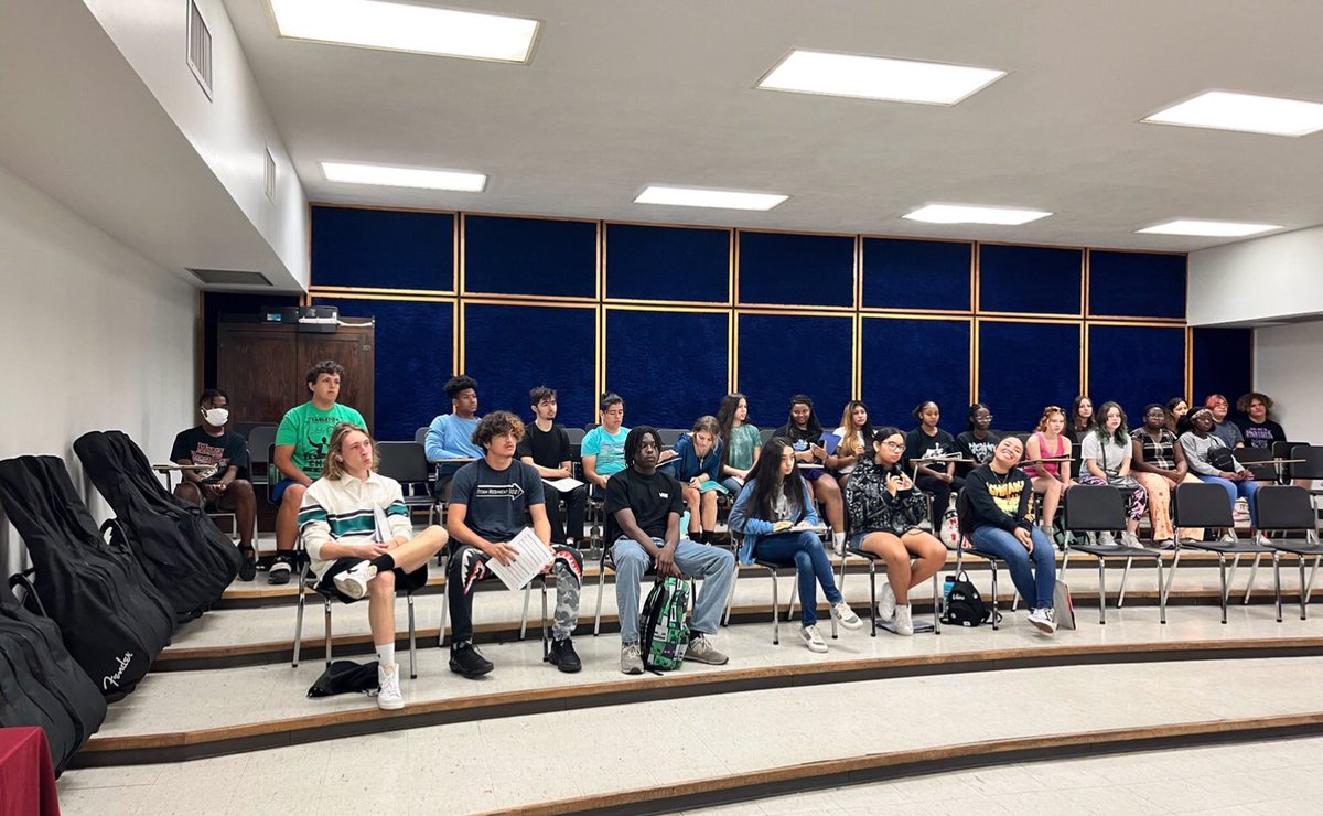 MNTHSChoir tweet media