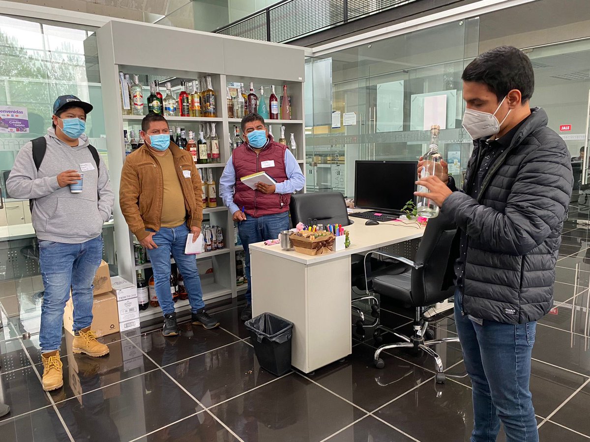 Raul_PaulinH's tweet photo. Lo aprendido en el CIDAM es muy valioso para consolidar el proceso organizativo en #SembrandoVida, la participación del equipo refleja el compromiso que tenemos con las y los sembradores,ahora el reto es impulsar la comercialización desde el valor agregado. #ProduciryTransformar https://t.co/UuGaUwmTP3