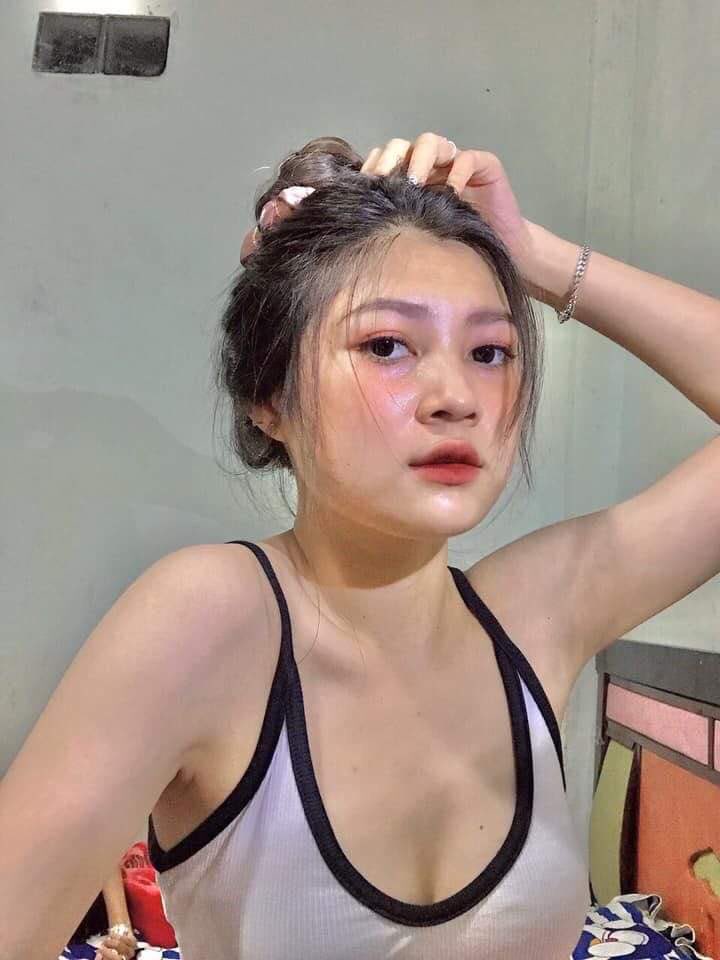 oanh_moon2k4's tweet photo. E cần tiền nên mún đi khách. 500k bao phòng ạ. Tim+retw e gửi thông tin https://t.co/10gaRKWxOE