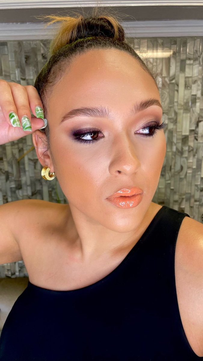 I am feeling “Easy, Breezy, Beautiful cover girl “ 💅🏽💋 <a href="/MACcosmetics/">M•A•C Cosmetics</a> <a href="/IMGmodels/">IMG Models</a> <a href="/models/">models.com</a> <a href="/elitemodelmg/">ELITEMODELMANAGEMENT</a>  <a href="/StormModels/">Storm Model Management</a> <a href="/PremierModels/">Premier</a> ! Makeup done by <a href="/Tamar_Israel_/">Tamar Israel</a>  #dfw #makeupbeauty #makeuplooks #viral #photography #models #Modelweb #transformation #pose #maccosmetics #explore