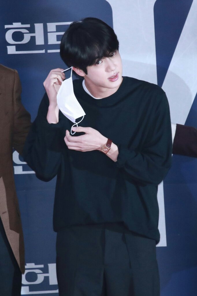 Ritz12342582's tweet photo. @jinnieslamp KIM SEOKJIN AT THE HUNT PRMIER.. 

He is so fine handsome man always. 😍😘💜💜💜 https://t.co/hfsF61Oq0v