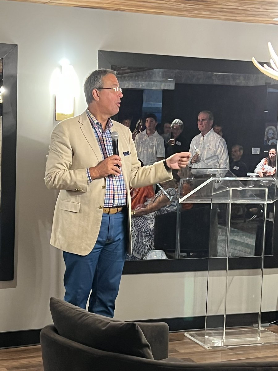 Lillian Mills tweet media