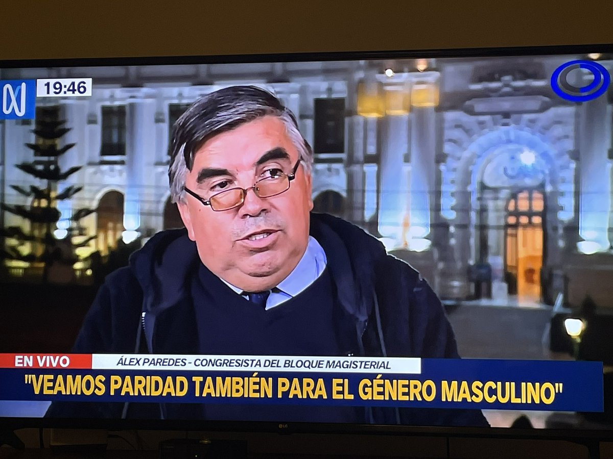 Alex Paredes congresista de Perú exige lo que han tenido los hombres por cientos de años solo porque sí. Pobrecito el vístima que no le dan paridad 🙄