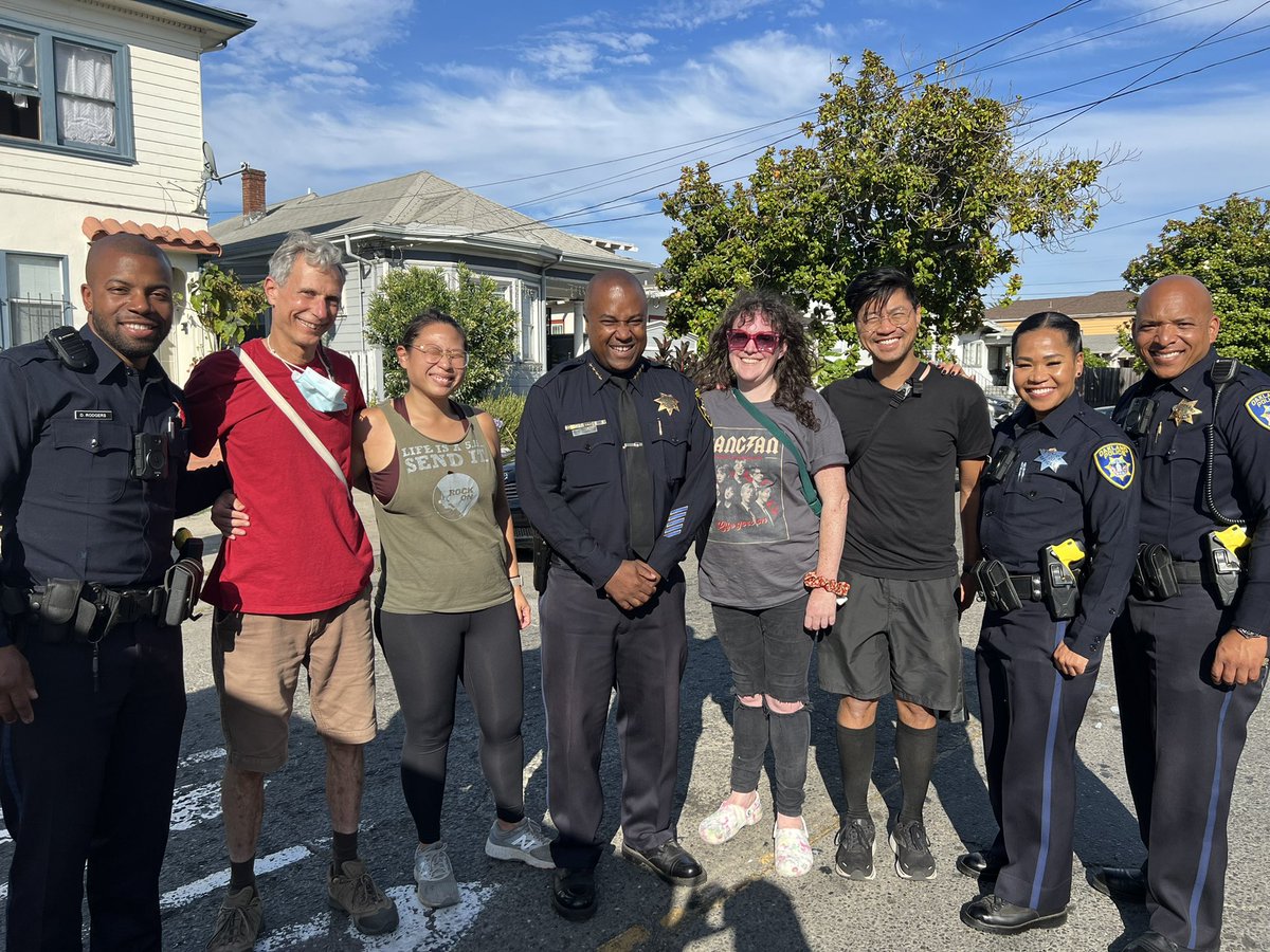 oaklandpoliceca's tweet photo. We’re coming to a party near you. OPD is visiting our community for #NNO #Oakland https://t.co/CLASYpwcpI