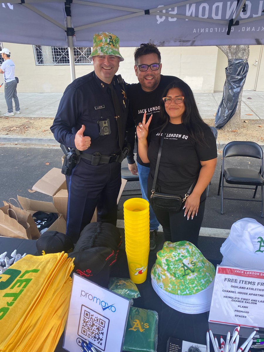 oaklandpoliceca's tweet photo. We’re coming to a party near you. OPD is visiting our community for #NNO #Oakland https://t.co/CLASYpwcpI