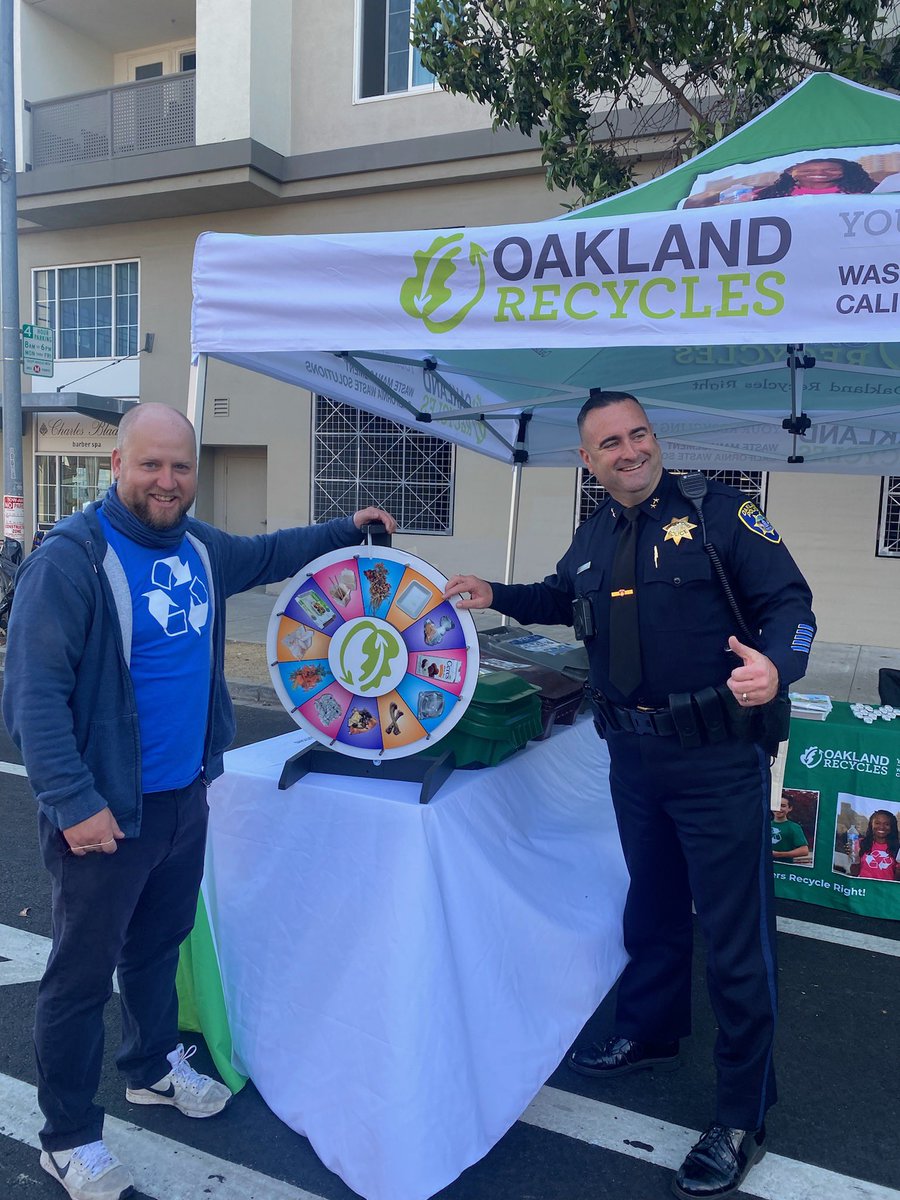oaklandpoliceca's tweet photo. We’re coming to a party near you. OPD is visiting our community for #NNO #Oakland https://t.co/CLASYpwcpI