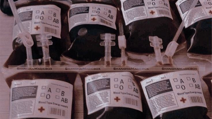 ochentera7w7's tweet photo. au larri 
donde harry odia a los vampiros por arrebatarle a sus padres
o 
donde louis, un vampiro original, salva a un humano, quedando flechado por el. El piensa que puede enamorarlo ¿que tan errada fue su conclusión? https://t.co/8SJpbCuvWy
