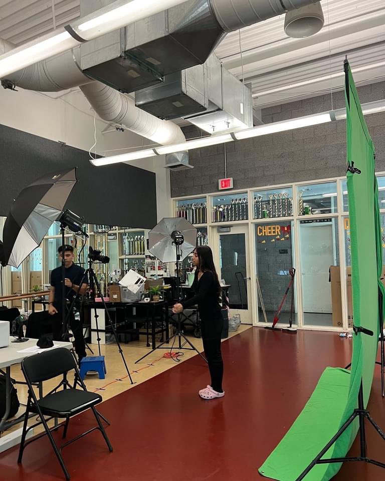 LynwoodSchools's tweet photo. Registration today at @FirebaughLusd gave students a preview of new technology! 👀#registrationweek #wearelynwood https://t.co/uZlkyVcNTm
