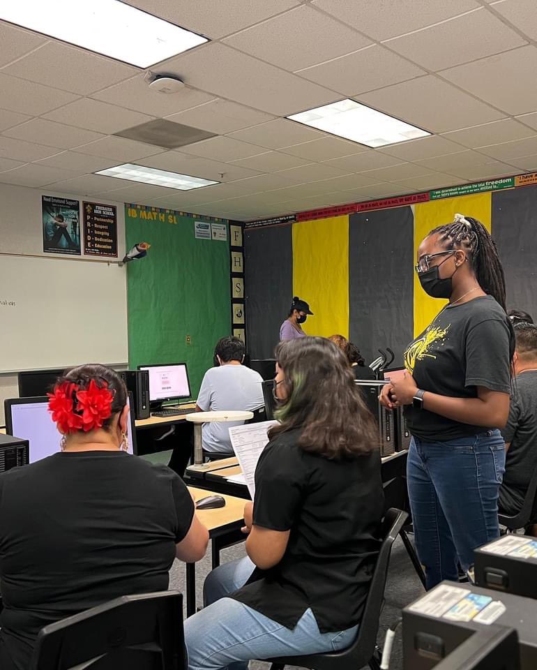 LynwoodSchools's tweet photo. Registration today at @FirebaughLusd gave students a preview of new technology! 👀#registrationweek #wearelynwood https://t.co/uZlkyVcNTm