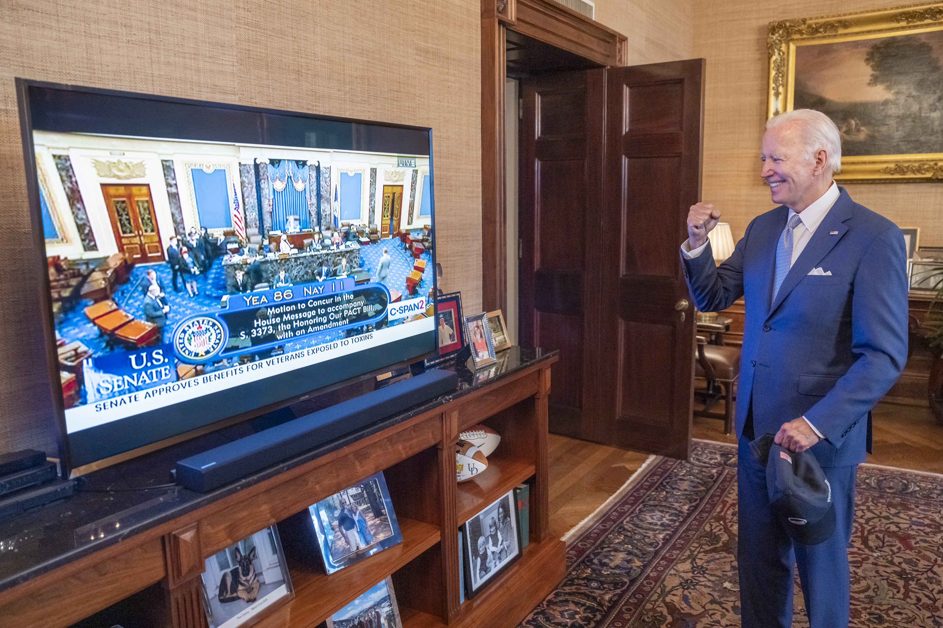 President Biden on Twitter: "We'll never be able to repay the debt we owe  to those who have worn the uniform, but today, Congress delivered on a  promise to our veterans and