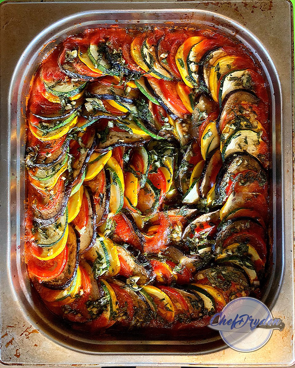 MissMaux's tweet photo. I Made Ratatouille For Dinner 
🍅🍆🧅 #ChefDryden #BoneAppleTea 👩🏾‍🍳🍽🔥💙✨ https://t.co/J94vA4tuQT