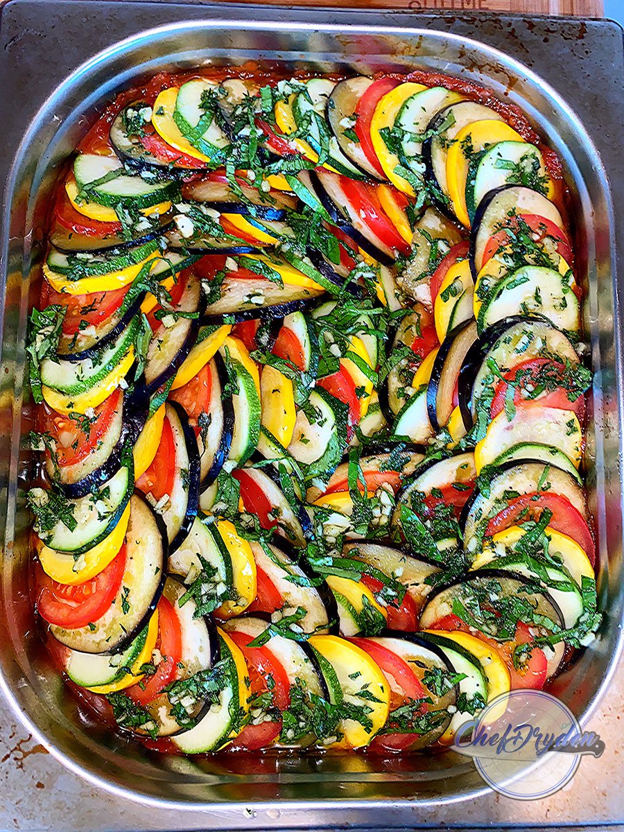 MissMaux's tweet photo. I Made Ratatouille For Dinner 
🍅🍆🧅 #ChefDryden #BoneAppleTea 👩🏾‍🍳🍽🔥💙✨ https://t.co/J94vA4tuQT