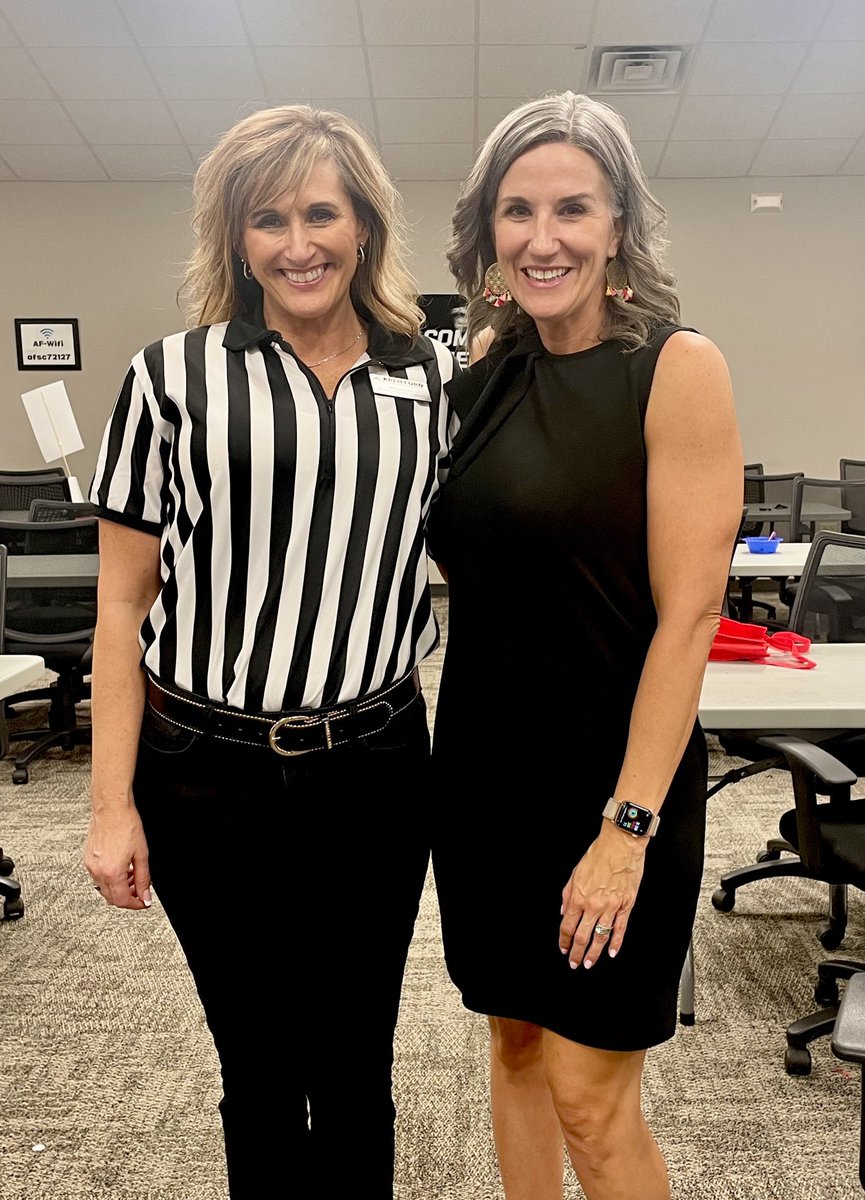 bethhill2829's tweet photo. I am so grateful to the 2022 Arkansas Teacher of the Year, @JessicaSaum! She spent all day presenting sessions to year one teachers in my region. She is a bright light and a fierce advocate for ALL kids. #JoyfulLeaders https://t.co/85lnjOlZuu