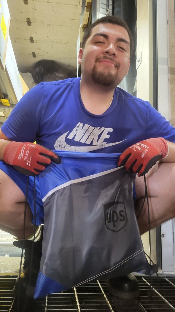 Lenexa Daysort recognizing the week 3 employees with a snack bag with and cold drink to encourage them. Week 3 seems to be the toughest week. #Hanginthere #Ups
<a href="/Courtneybarham4/">Courtney barham</a> <a href="/bgtighe/">Brian Tighe</a> <a href="/ChadTegtmeier/">ChadTegtmeier</a>