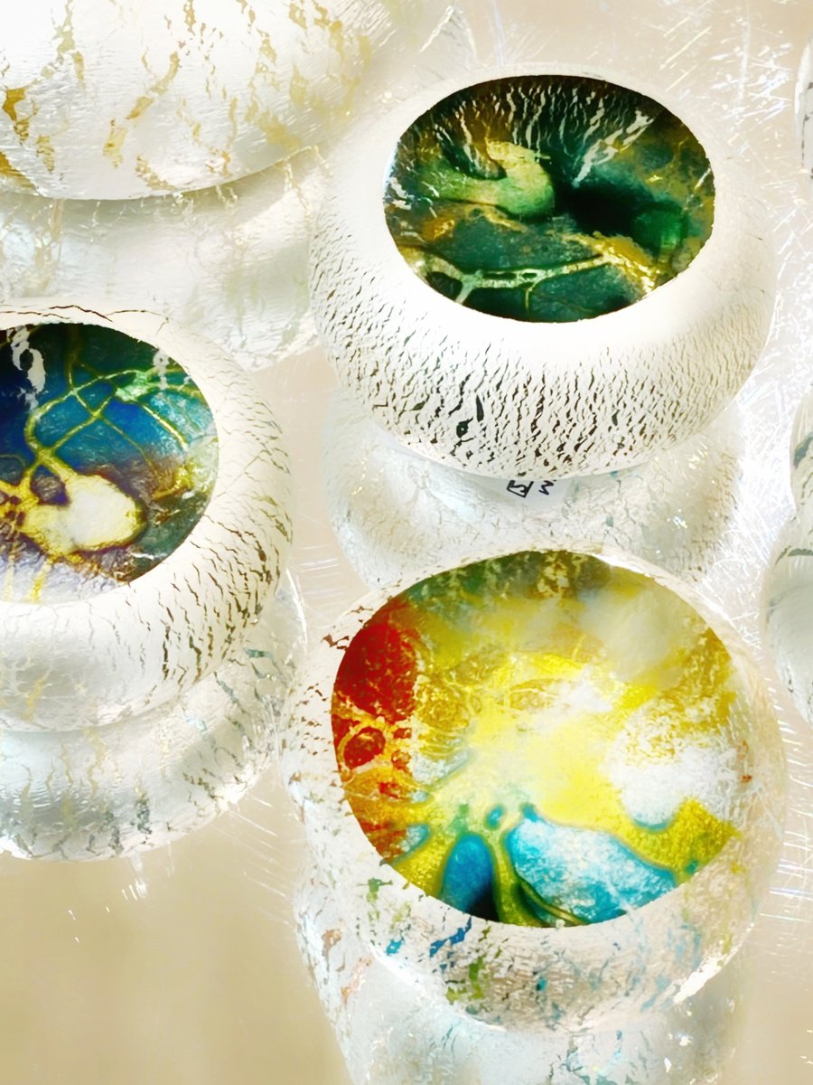 まるで秘境の湖みたい🤩／ ガラス作家・ #可児友紀 氏のガラスの