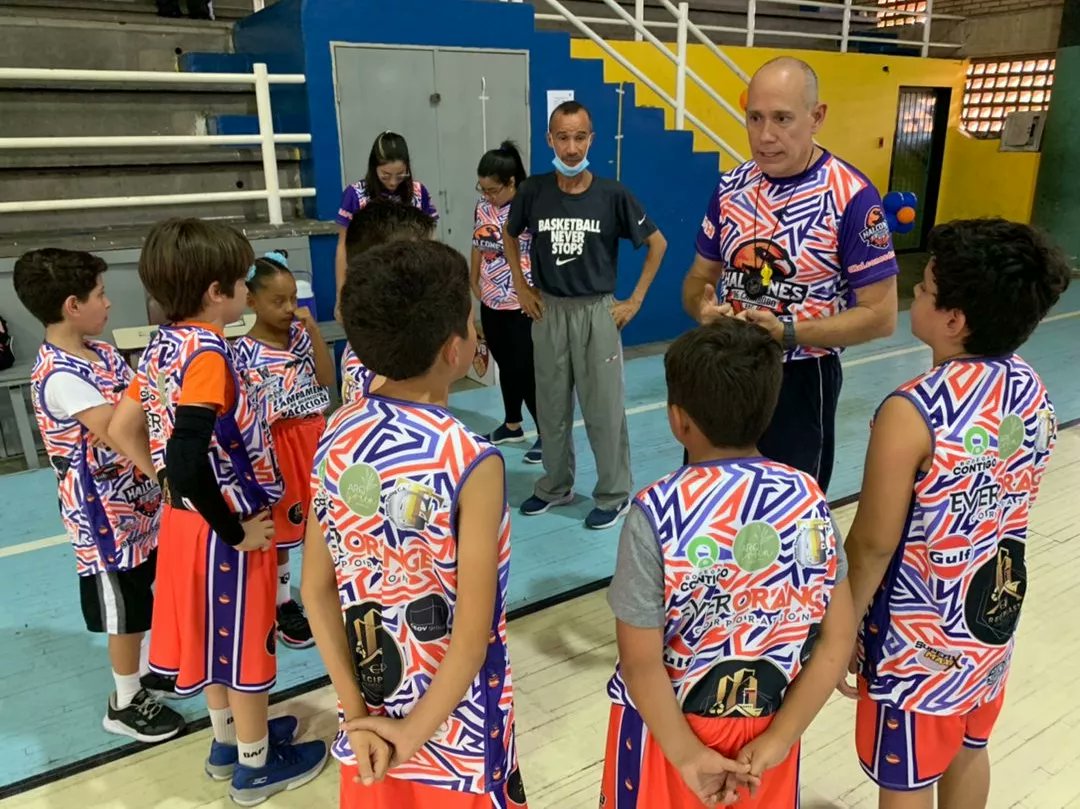 Peggipress's tweet photo. coach y de la fisioterapeuta. 
Prensa @accionydeporte
Fotos @hal.conesdecarabobo https://t.co/ox9c1ETBEe