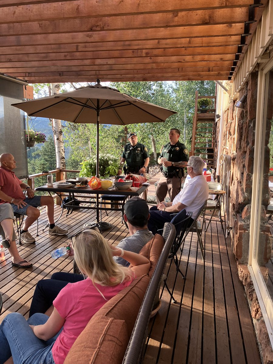 jeffcosheriffco's tweet photo. Cdr Bost and Deputy Martin are explaining the #LookoutAlert emergency notification system to residents of the Moss Rock neighborhood this #NNO. https://t.co/XU7DykDpxa