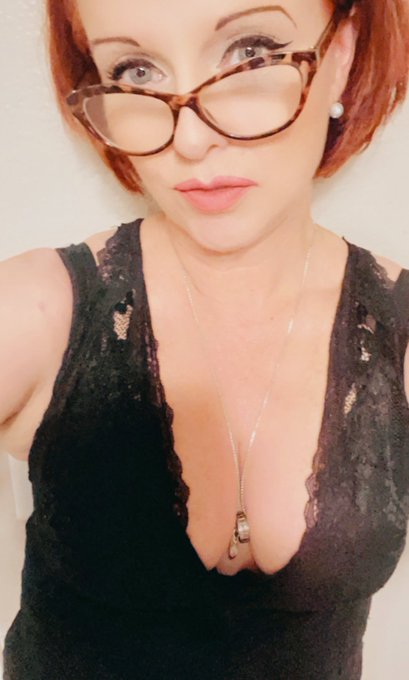 Who wants to teach me how to play Pok&eacute;mon 🙏 https://t.co/7SAFN24RRt<a href="/tag/newprofilepic"class="tags"><span>#newprofilepic</span></a>