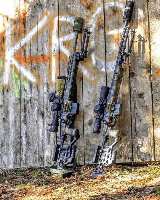 _Gun_Lover's tweet photo. Rt &amp; say left or right? https://t.co/E7O66oCYUe
