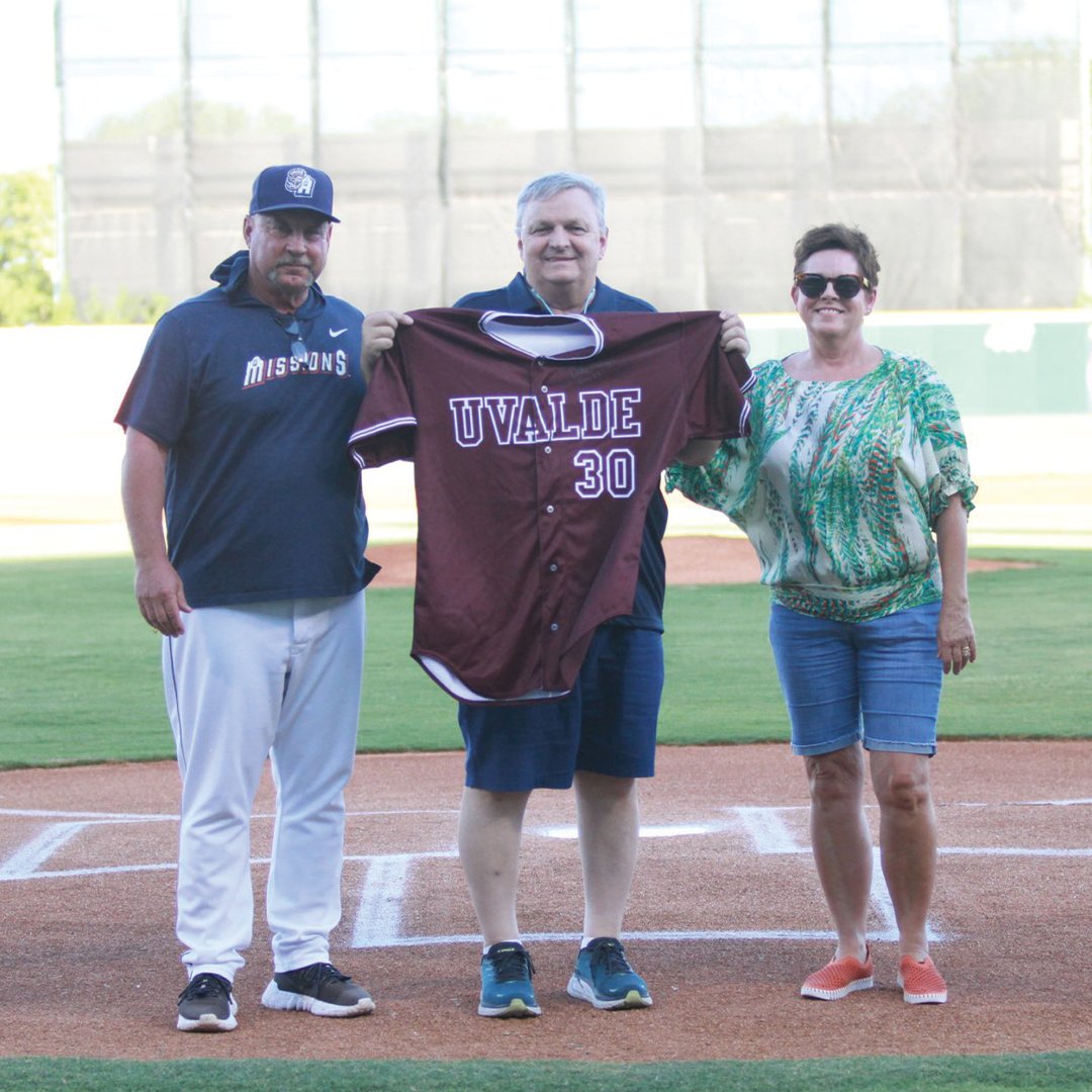 Prior to tonight's game, <a href="/PLW30/">Phillip Wellman</a> and <a href="/BurlySAM/">Burl Yarbrough</a> presented this signed jersey from the Uvalde jersey auction to Sr. Exec. Pastor, Darrell Davenport of the <a href="/stuartheights/">Stuart Heights</a> Baptist Church. The church spent $10k on Wellman's jersey to help support the Robb Memorial Fund.