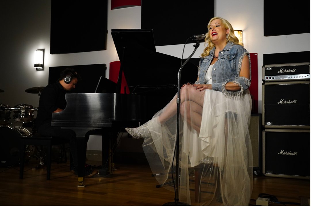 LiaCatonMusic's tweet photo. I had the best time recording down at @therecordshop. My new album “Someone Like You” is available Friday, August 5th. https://t.co/wP24CEmUKk