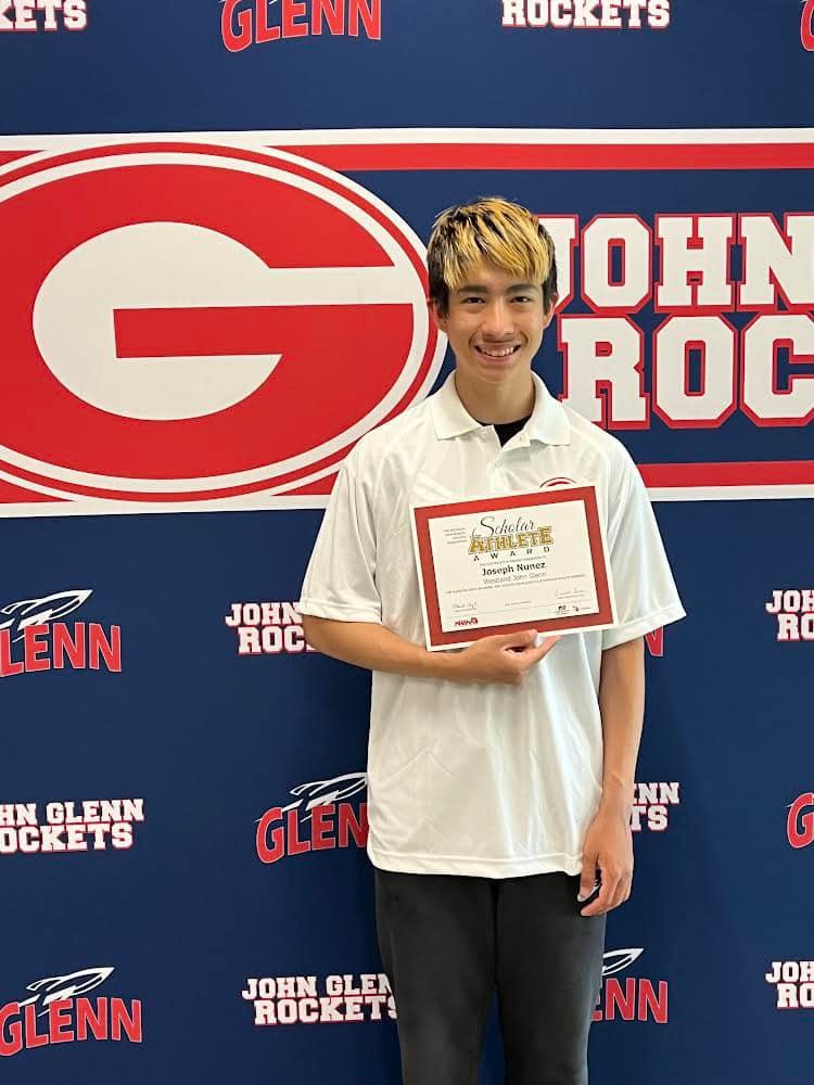 Please go on the link below and help our own Joey Nunez by voting for him as the Male Athlete of the Year!

hometownlife.com/story/sports/h…

Let’s go Rockets!!!🚀🚀