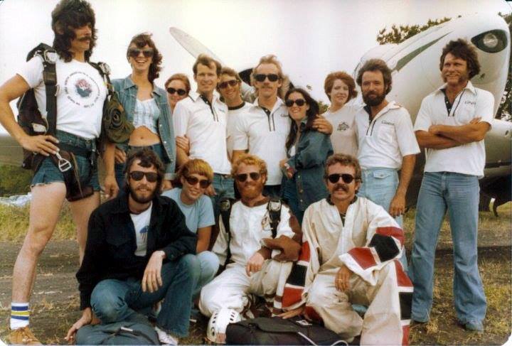 Ground__Rush's tweet photo. Skydiving Texans in the 70s!  I recognize Phil Mayfield on the left, with Anita Howe Next to him.  Also I think that's Gregg Hackett 2nd from the right.  Talk about a motley crew! Thanks to Phil for providing the picture!

#skydiving #freefall #documentary https://t.co/h3RvTDFrrI