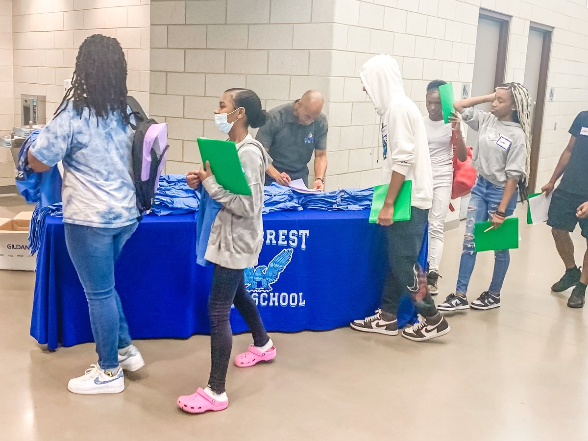 HCHawkEye's tweet photo. Today the Hillcrest Hawks welcomed the #Classof2026! Incoming freshman participated in a scavenger hunt, received their iPads, played games AND met a bunch of AMAZING teachers and administrators. We can’t wait to see ALL of our students soon!#HillcrestHawkPride https://t.co/IAoNEcsGox