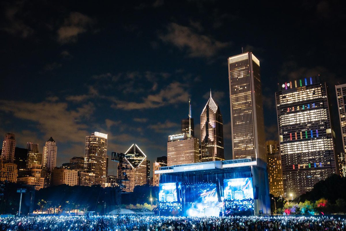 onlybtsonlyarmy's tweet photo. Instagram del fotógrafo Greg Noire con fotos de j-hope en el Lollapalooza (2)

✎ aprendí a hacer corazones con los dedos y lo que significa salanghaeyo en el #jhope x #lollapalooza. esta multitud tenía lxs alocadxs más educadxs que he visto en mi vida

#jhopeAtLollapalooza https://t.co/ATP071HPAJ