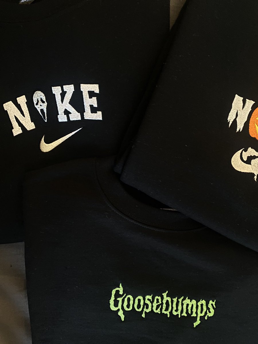 kera_graham's tweet photo. Spooky Sweaters 🖤🧡 https://t.co/XRtMxsUTbT