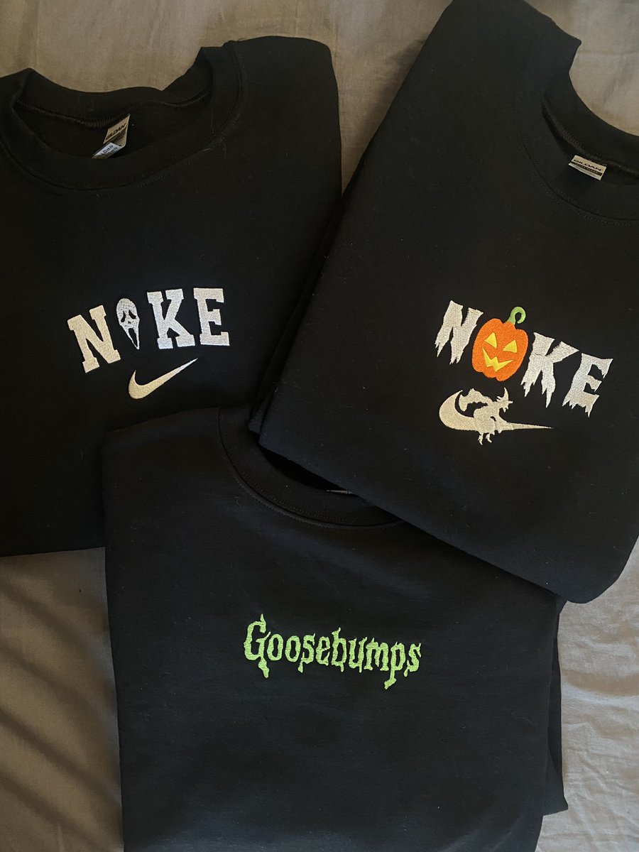 kera_graham's tweet photo. Spooky Sweaters 🖤🧡 https://t.co/XRtMxsUTbT
