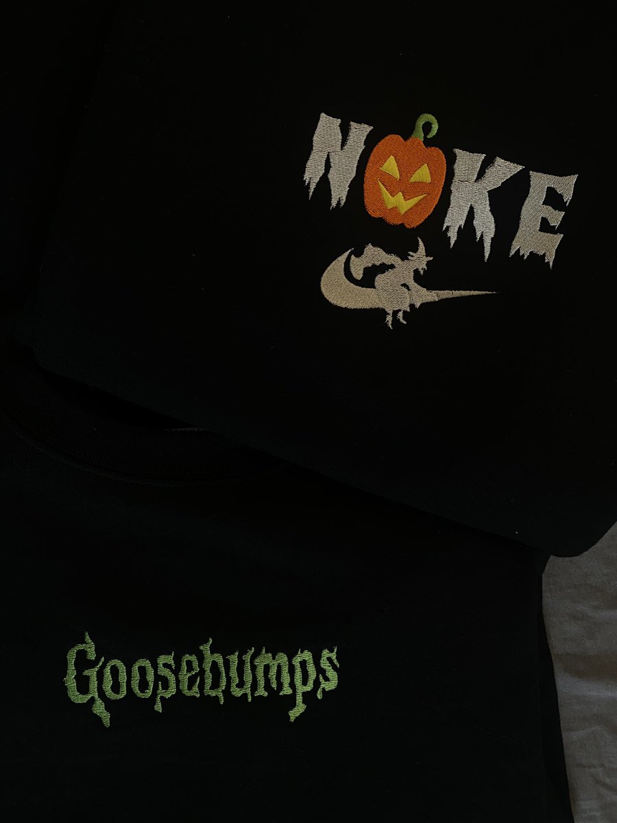 kera_graham's tweet photo. Spooky Sweaters 🖤🧡 https://t.co/XRtMxsUTbT
