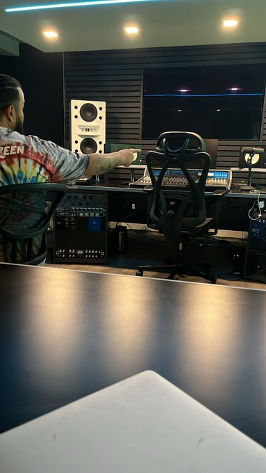 Watch TraphouseJodeci's leaked NSFW photo on TwXstars