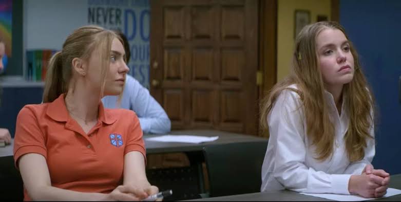 beerckless's tweet image. fica bem claro aqui que a netflix não se importa com números, nem qualidade, roteiro ou atuação quando se trata de produções sáficas, tivemos séries que ofereceram tudo isso e ainda assim foram canceladas:
everything sucks
I am not okay with this
teenage bounty hunters
first kill