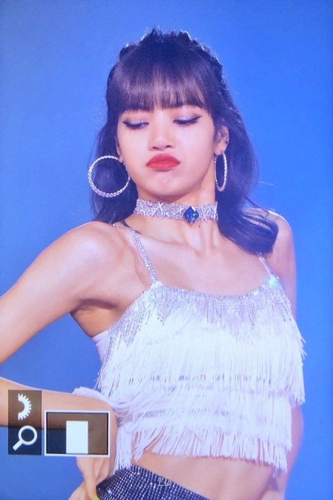 lalisahourIy's tweet photo. #리사 #LISA https://t.co/ijzST3rGVc