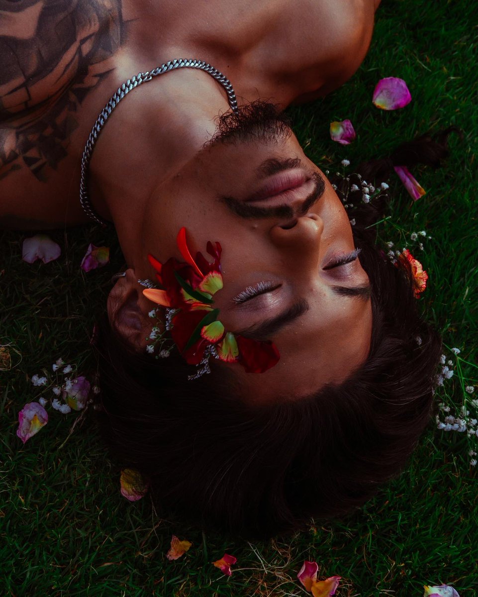 femmeinblvck's tweet photo. These first few shots I'm gonna share from the shoot with model Tristan Cabida and makeup artist hauseofgodly!
#vancouverpride #vancityhype #vancouvermodel #riverdaleserpent #floralportraitshoot #flowerfeed #vancityfeature #vancityscape #vancitybuzz #floralmakeup https://t.co/JfcsjiRarl