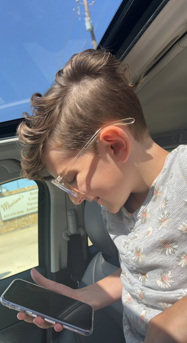 Lindsay Moore tweet media