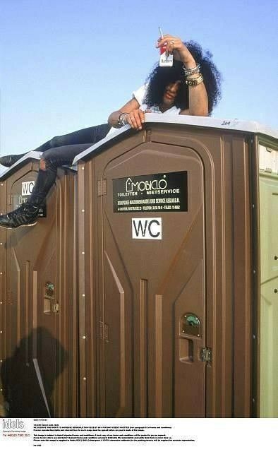 slashworldarg's tweet photo. #SlashOutOfContext
@Slash tomando un descanzo bastante incómodo 😁
🤘🎩🌎
#slash #outofcontext #baños #descanso https://t.co/kVwok8IkGx