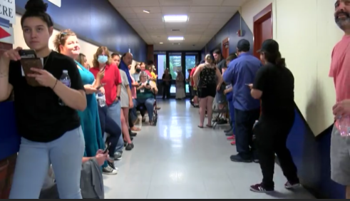 Hundreds of people are STILL waiting in line to vote at Linwood Rec Center in <a href="/SedgwickCounty/">Sedgwick County</a>. <a href="/BJohnsonICT/">Brandon J. Johnson</a> says some people have been waiting for more than 3 hours to vote. <a href="/ZachMartinTV/">Zach Martin</a> is there. Stay with <a href="/KSNNews/">KSN News Wichita</a> for updates. #ElectionDay