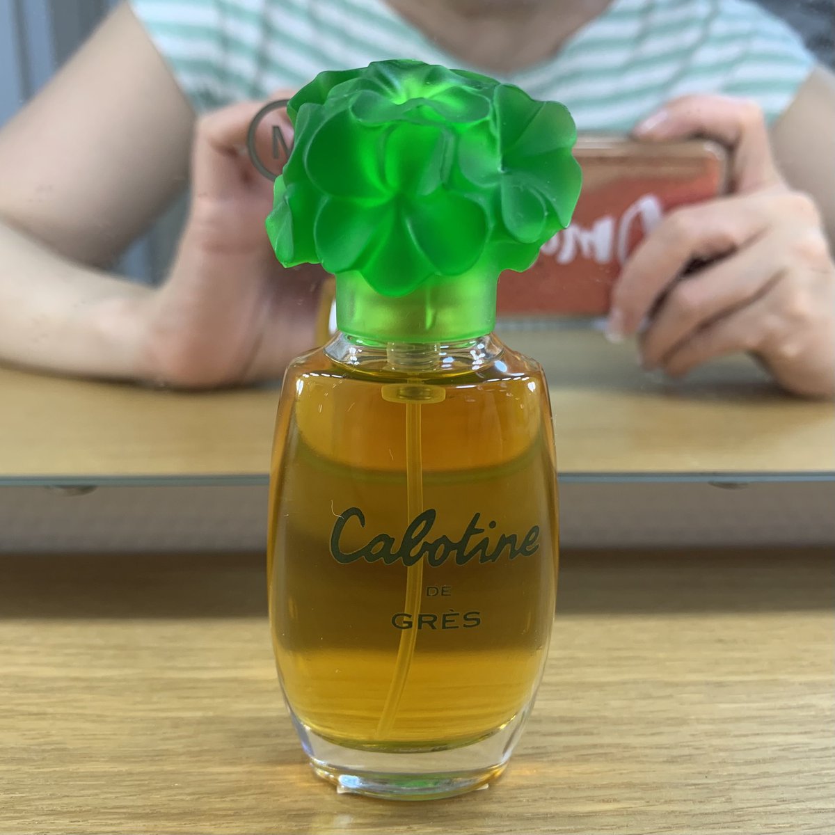 omenterprise's tweet photo. 本日のコーデ♪

大正時代の『ええとこの子』が
避暑地で過ごす…みたいな感じ。
スカートのフロントがアシメで
Tシャツの後ろもVになってます☺️

⭐︎Cloth:
Tops: #unitedarrows
Skirt: #Ballsey
Shoes: #BrunoMagli

⭐︎Perfume:
#GRES: #Cabotine https://t.co/Pg6MmaJ9bY