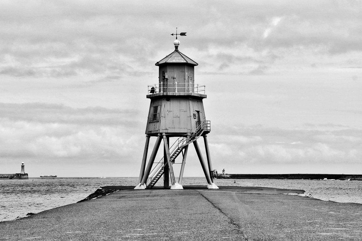 Groyne #southshields #southtyneside #northeastcoast #blackandwhitephotography #blackandwhitephoto #blackandwhite #photo #photooftheday #photography #photographer