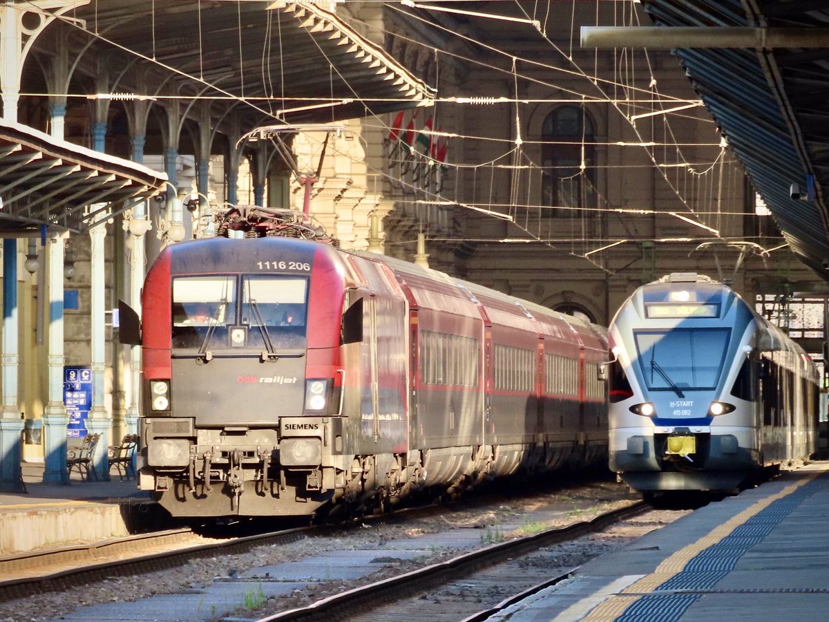 HiPa125's tweet image. Siemens EuroSprinter #Class116 116206 ready to power ÖBB Railjet Express 162 0642 Budapest-Keleti &amp;gt; Zürich Hauptbahnhof🇨🇭via Innsbruck 🇦🇹 

🇭🇺 
03/08/22