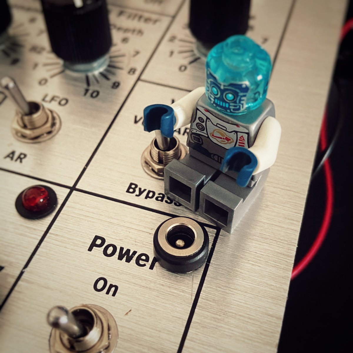 ComKagoshimania's tweet photo. noiseToaster DCジャック化。

#noiseToaster
#電子工作 https://t.co/kU7I85aaoL