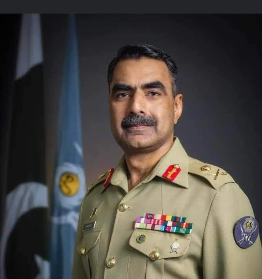 ChangShujait's tweet photo. Brave and decent ! Allah aap per rahmatoon kay darwazay khol dey . Will always love you and pray for you. https://t.co/A7Ife5lCf5