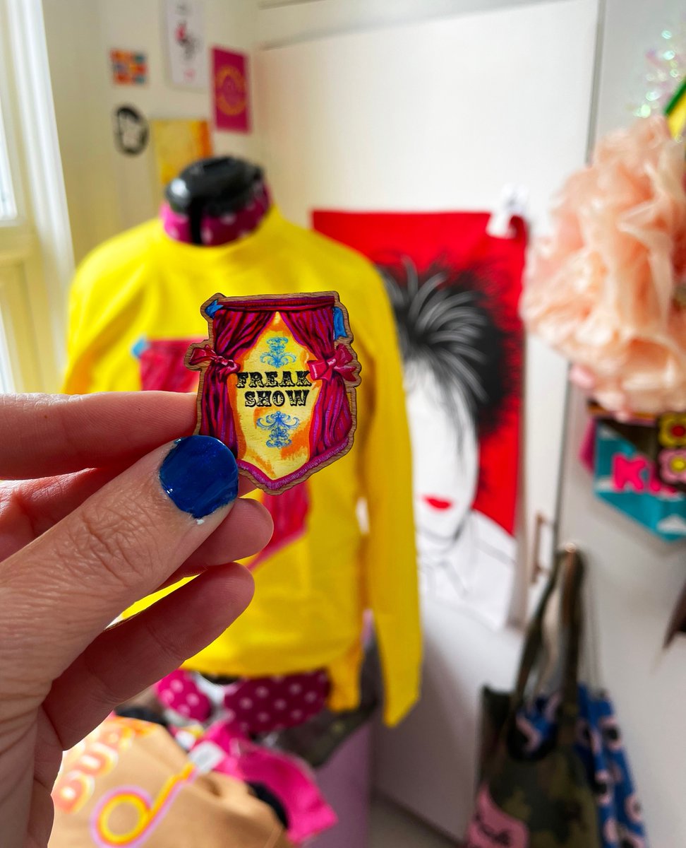 Best thing I can find out to sum up the current situ at home - as I am sure it is many homes enduring the Summer holidays. Shouting, arguing, empty cupboards, cups growing scientific experiments, plates under beds... you get the picture. Have a good Wednesday 😘#midcenturymodern