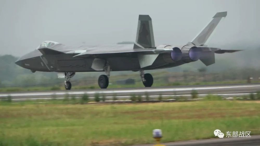 XinhuaChinese's tweet photo. 东部战区位台岛周边海空域组织实战化联合演训 https://t.co/PSn4VtbfMN https://t.co/UqED3D1qBq